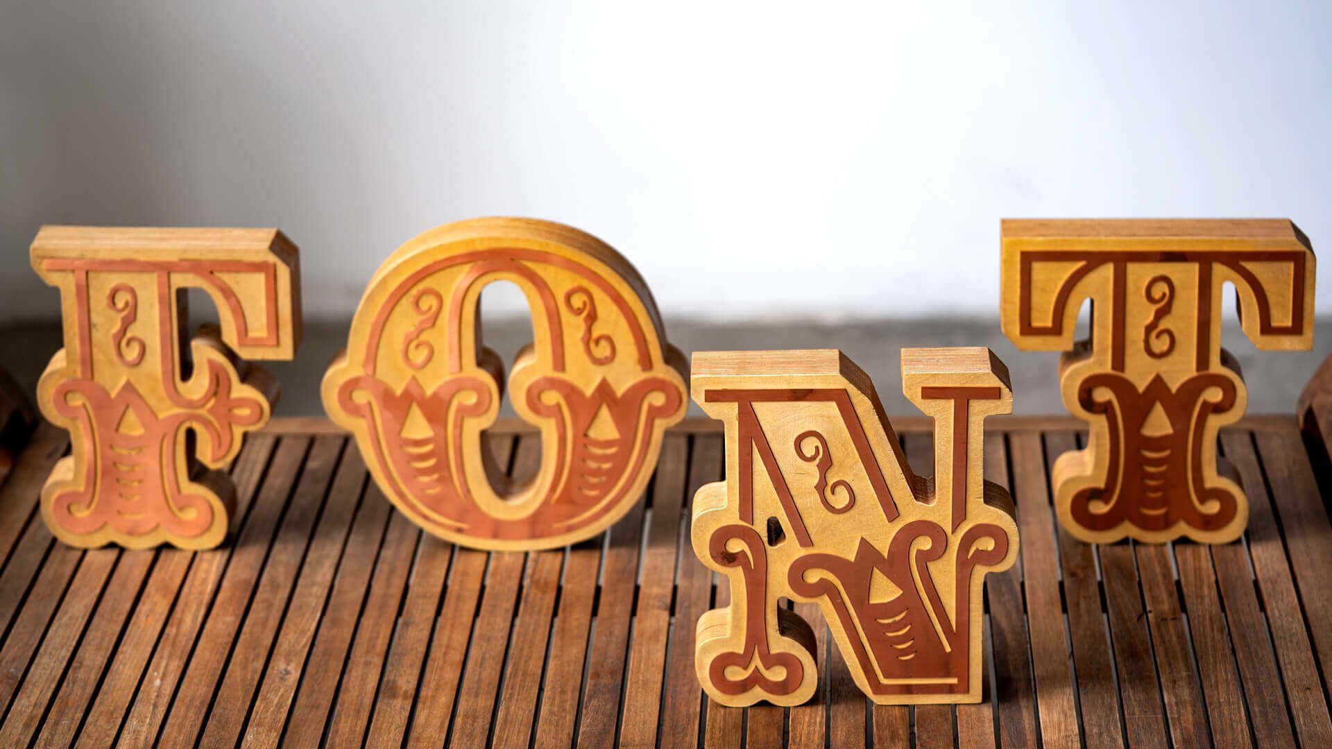 lettertype - lettertype;letters-decoratief-hout-design-letters