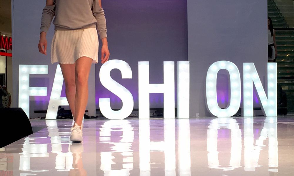 FASHION - gloeilamp letters voor een fashion show