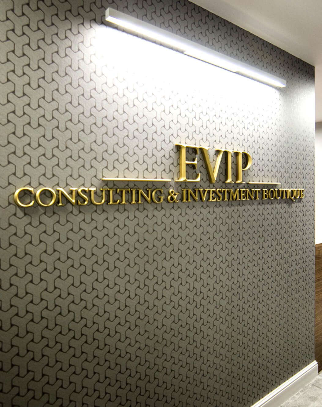 Evip - prismatische letters - Evip - 3D prismatische letters in de lobby